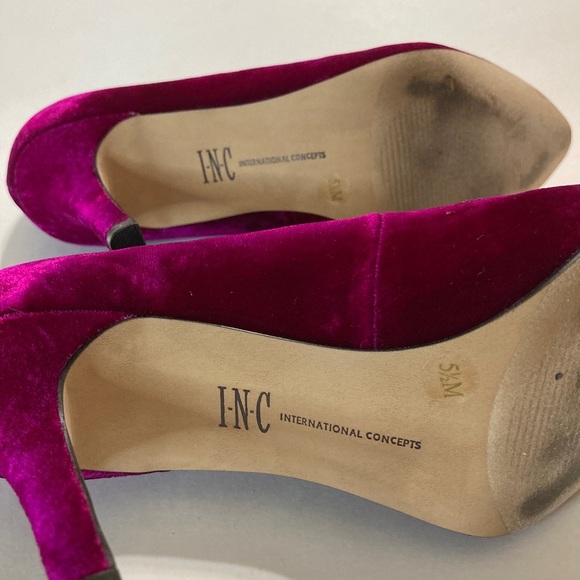 INC Int’l Fuschia Velvet Pumps Heeled Pump Size 5.5 New Condition - Picture 3 of 7